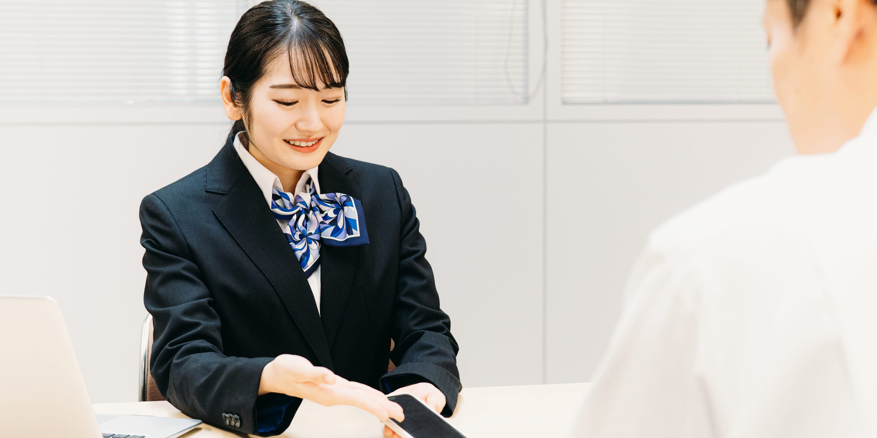 携帯キャリアの現場に確かな“スタッフ力”を。